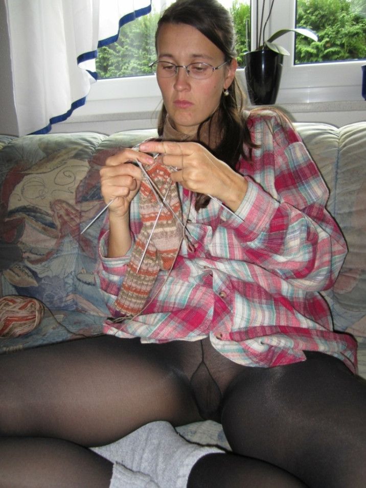 Amateur photos of MILFs spreading their legs in pantyhose